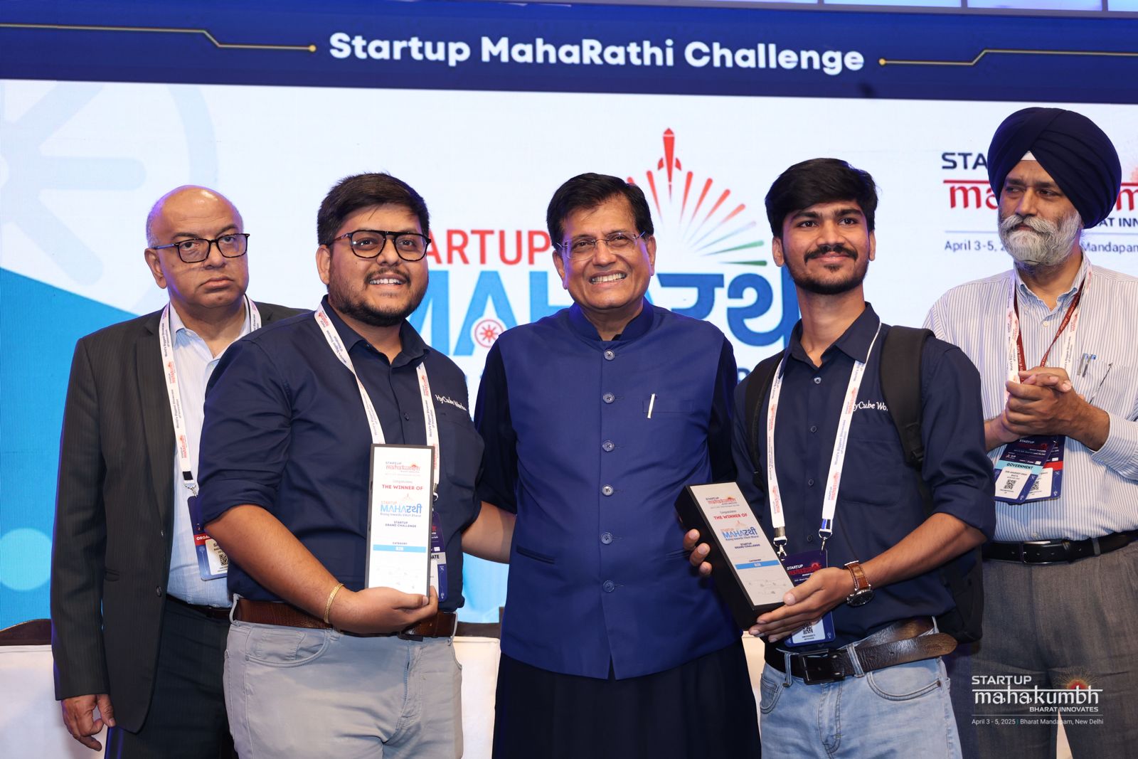 The HyCube Works team receiving the Startup MahaRathi Challenge award at Startup Mahakumbh.